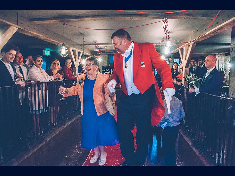 Peter Tautz Toastmaster at wedding reception